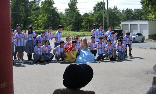 高校生のダンスパフォーマンス